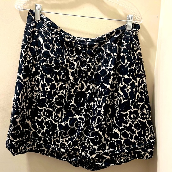 Ann Taylor Dresses & Skirts - Ann Taylor LOFT Black & White Flowy Skirt (size 12)